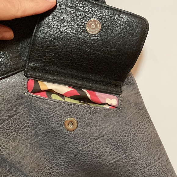 🌟Adsa Large, Gray Leather Satchel Style Handbag. Crossbody adjustable strap. - Picture 3 of 10